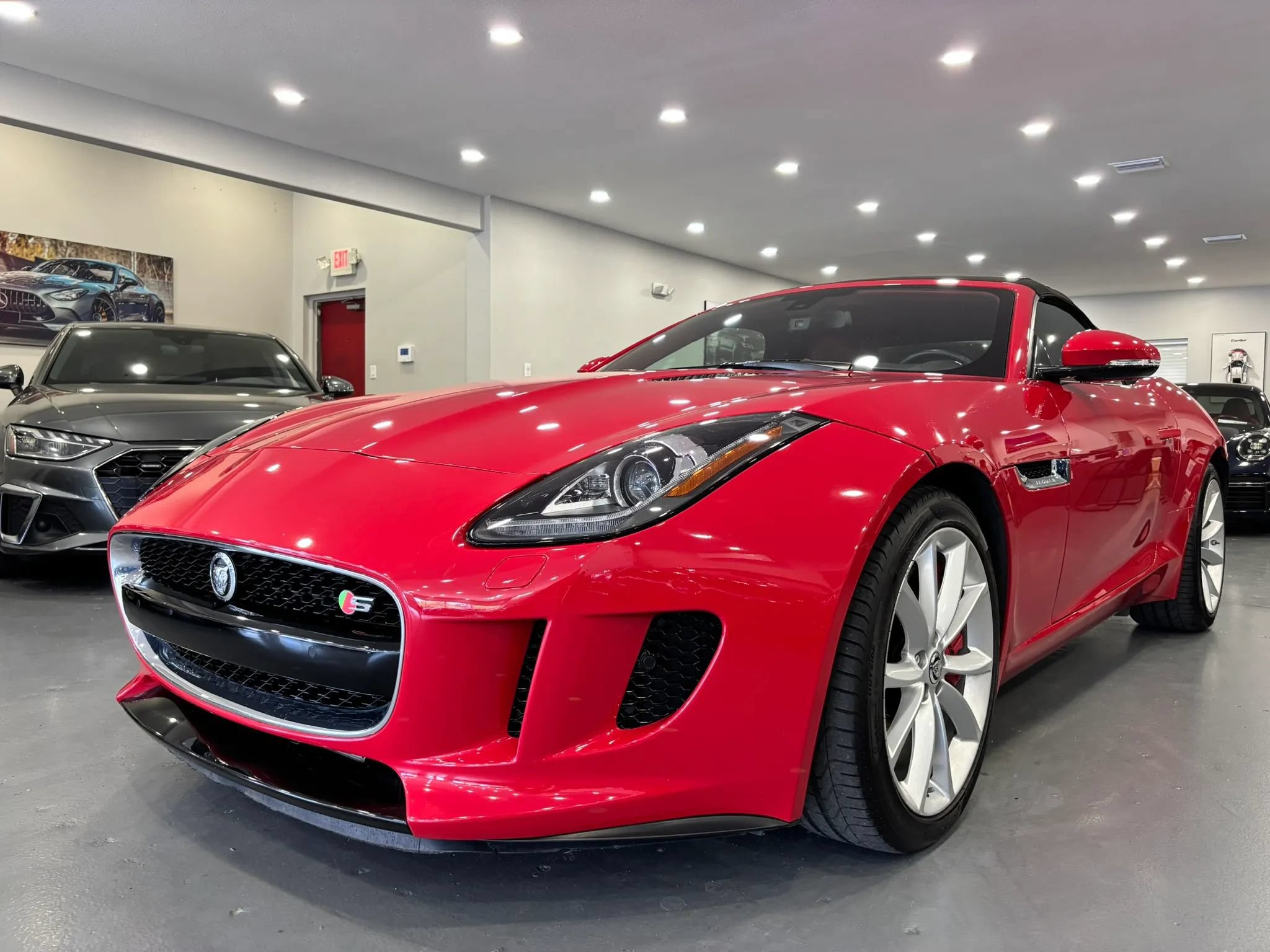 Used 2014 Jaguar F-TYPE S RWD image 3