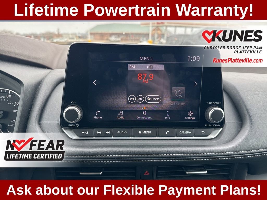 Used 2023 Nissan Rogue S image 16