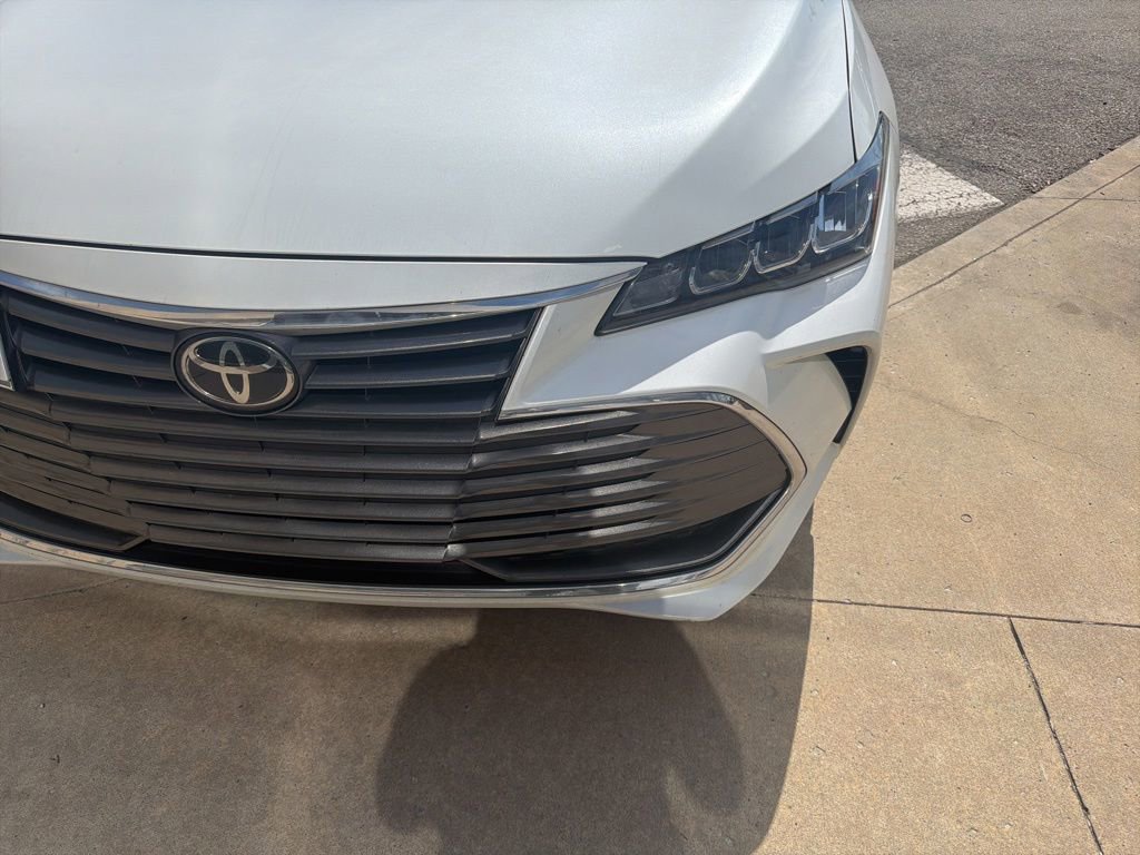 Used 2019 Toyota Avalon XLE w/ Moonroof Package FWD image 5