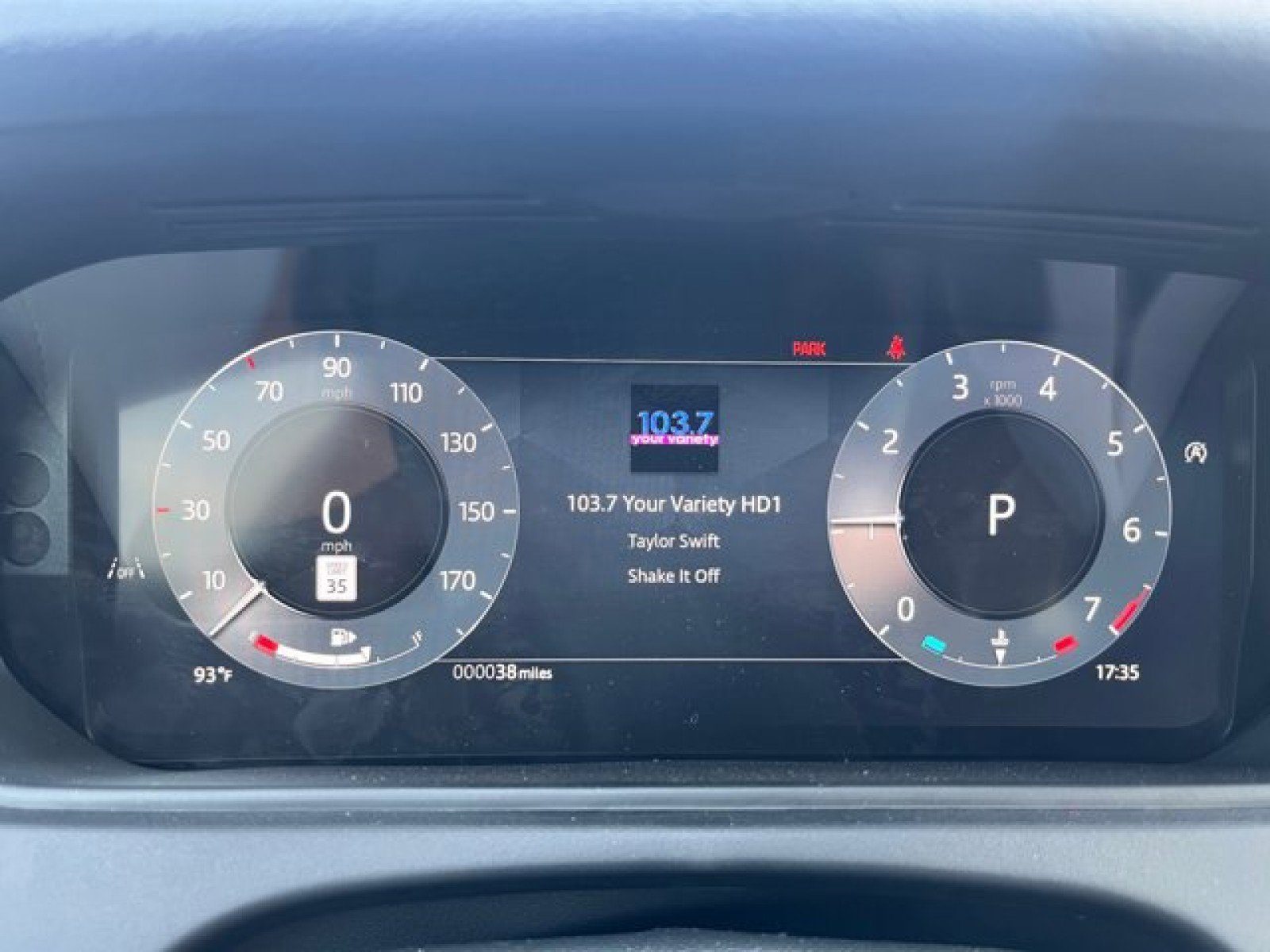 New 2025 Land Rover Range Rover Velar Dynamic SE image 23