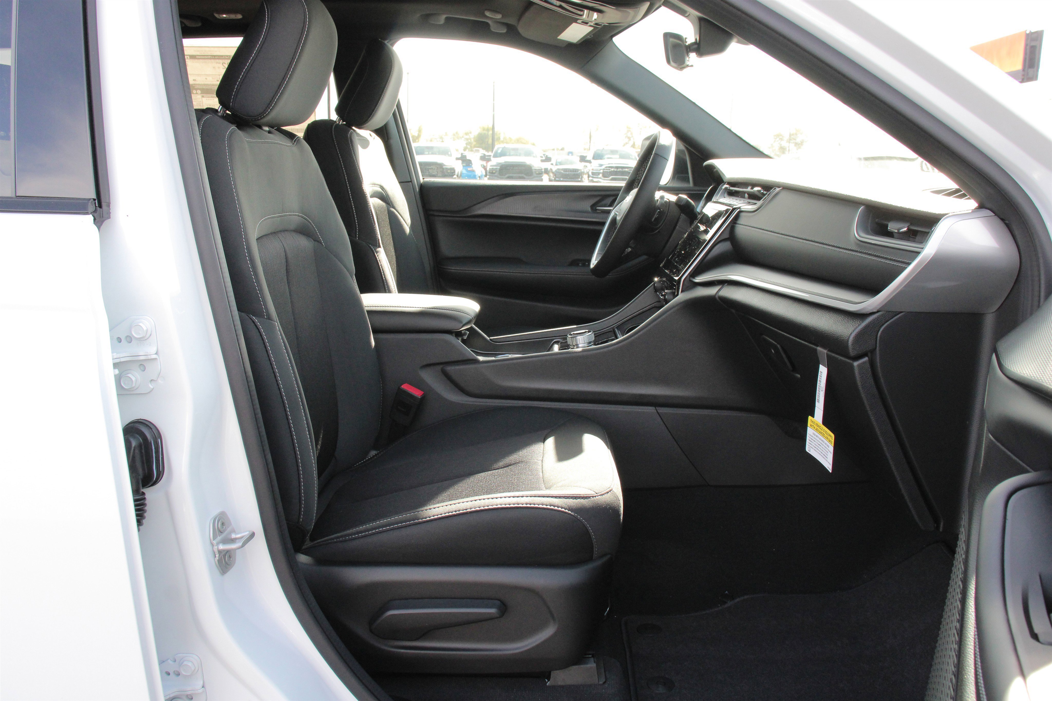 New 2025 Jeep Grand Cherokee Laredo w/ Luxury Tech Group I image 26