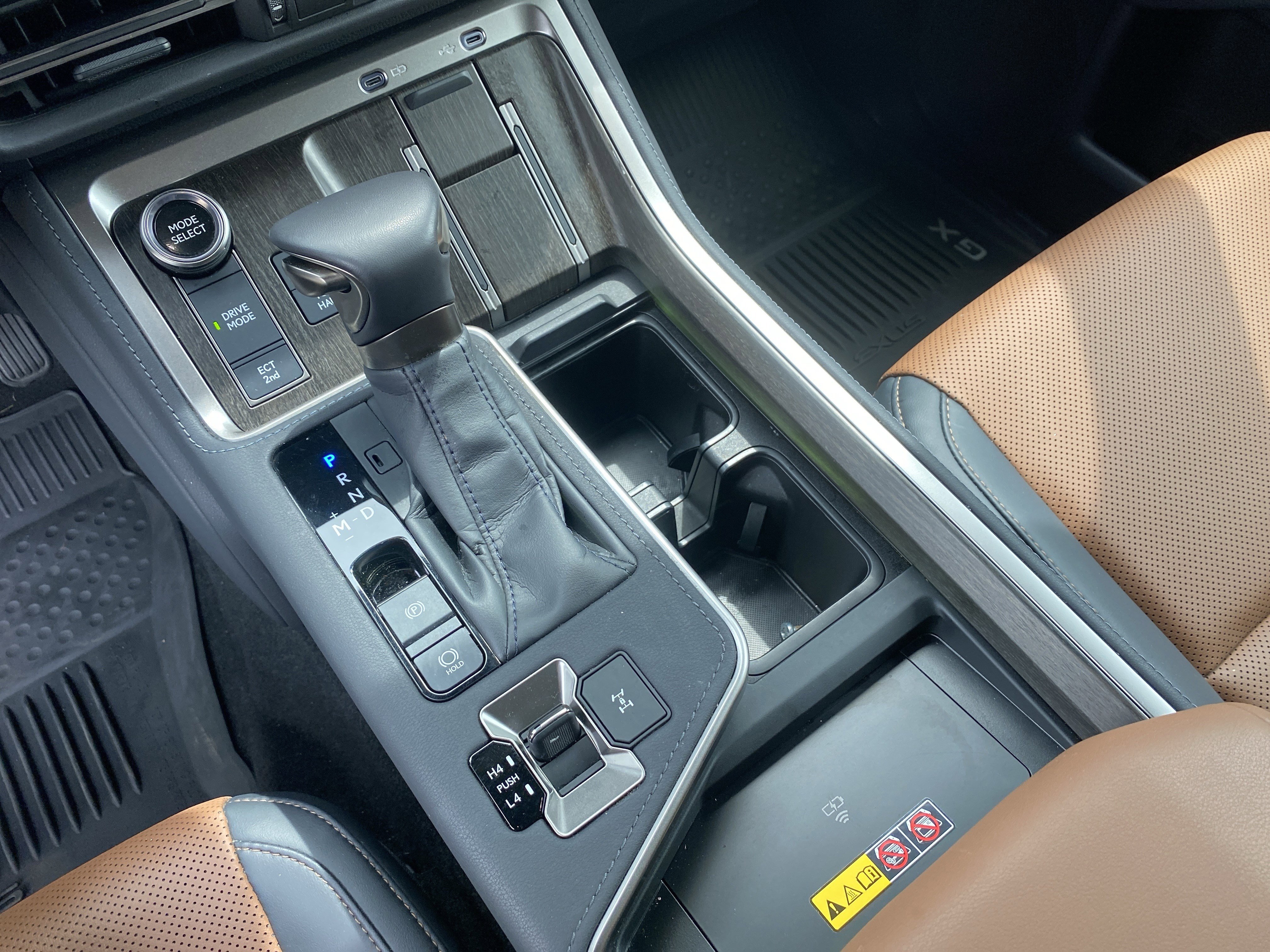 Used 2025 Lexus GX 550 w/ Accessory Package (2T) image 24