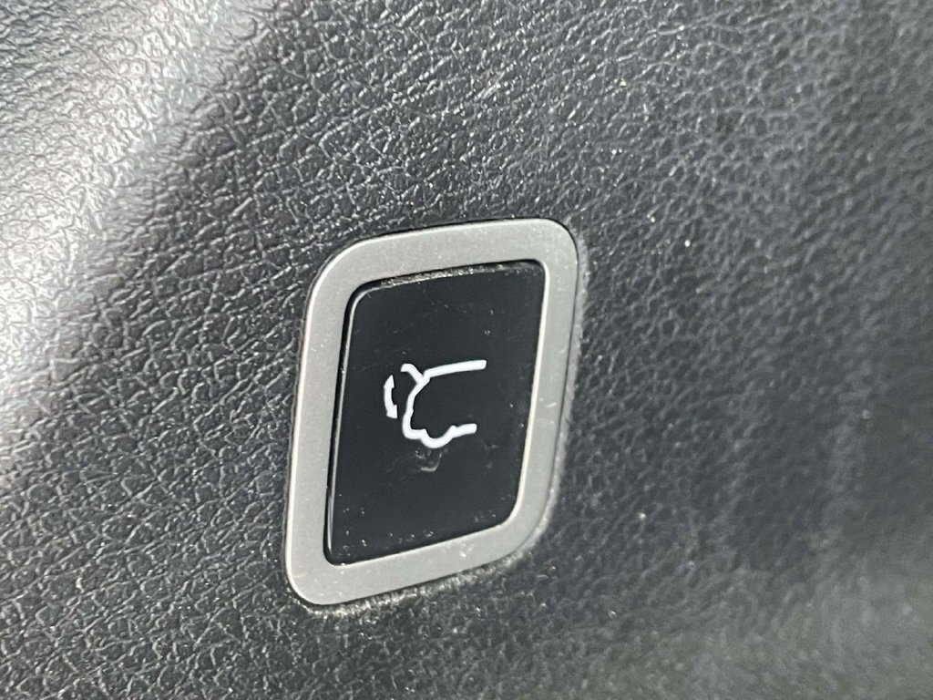 Certified 2025 Chrysler Pacifica Limited FWD image 46