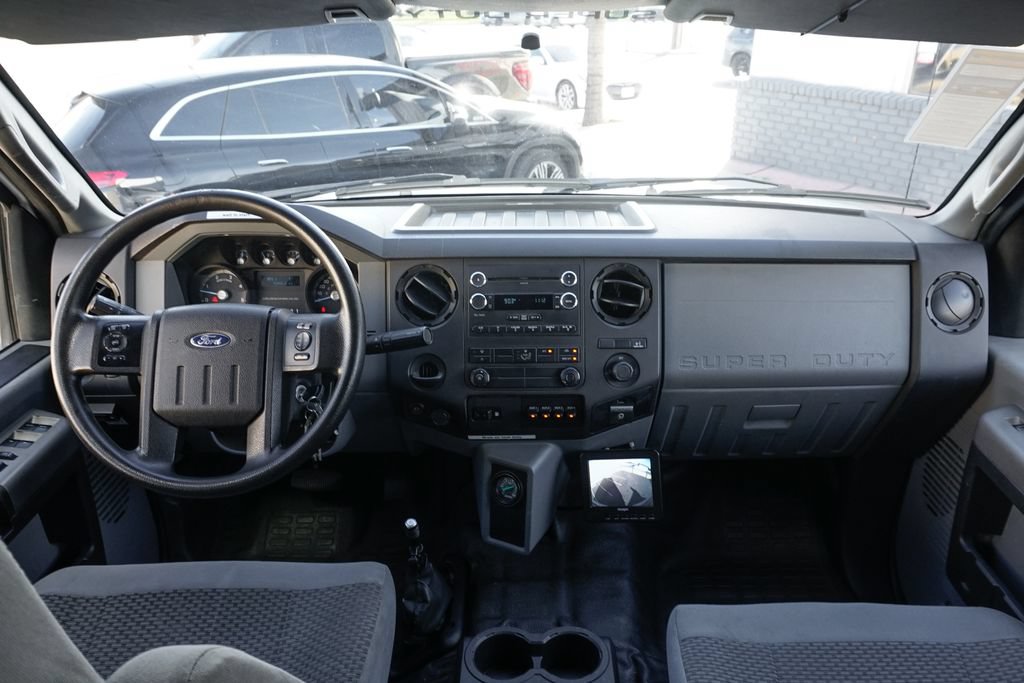 Used 2016 Ford F650 2WD Crew Cab Super Duty image 36