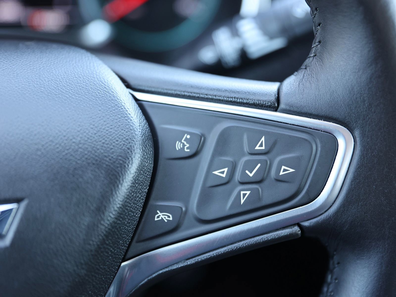 Used 2017 Chevrolet Malibu LT image 36