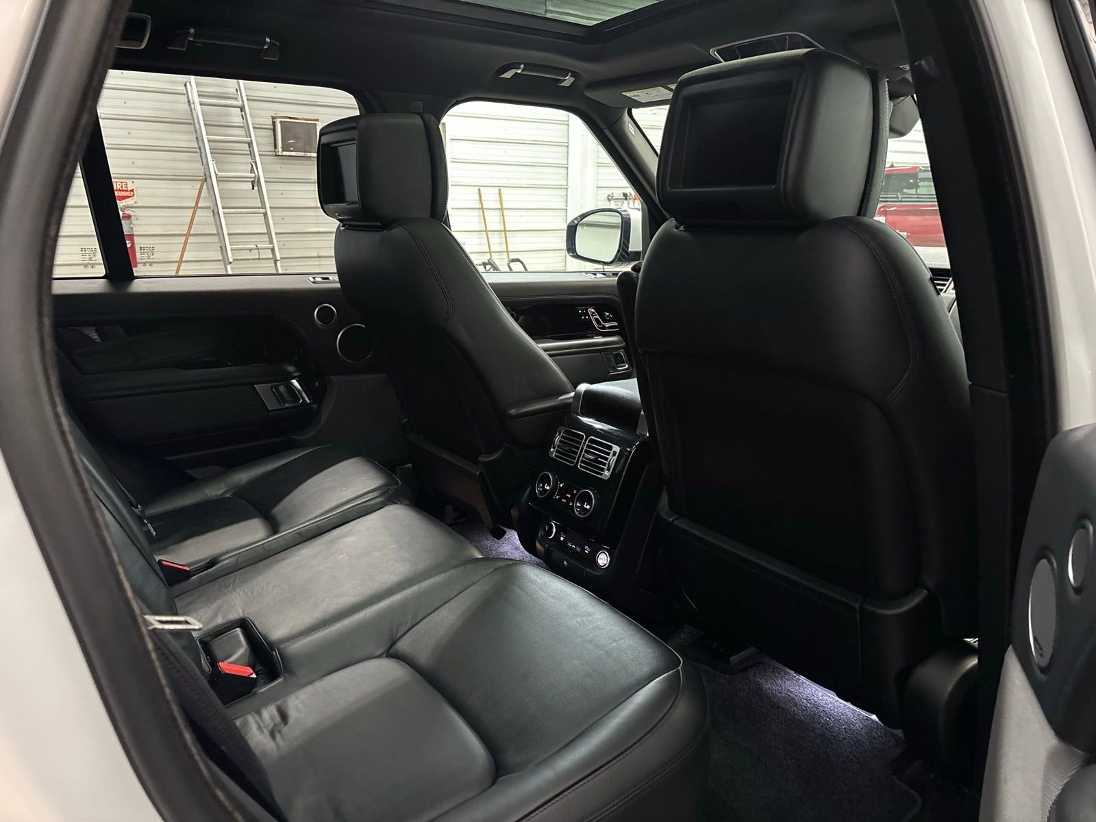 Used 2018 Land Rover Range Rover image 32