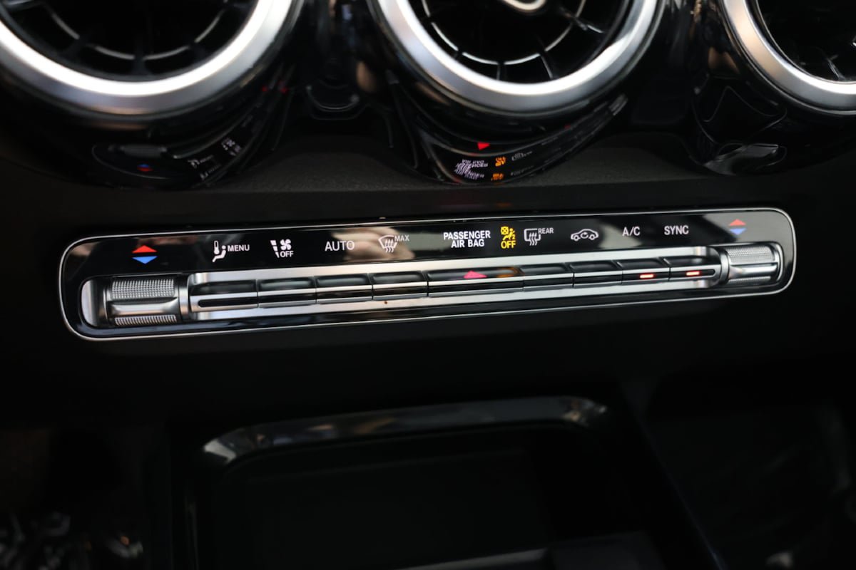 Used 2020 Mercedes-Benz GLB 250 4MATIC image 32