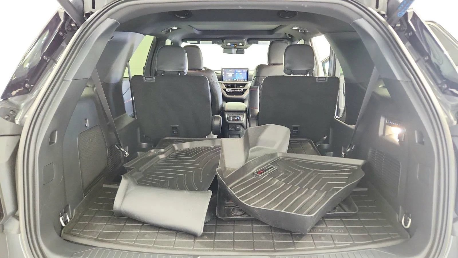 Used 2025 Ford Explorer ST w/ Sun And Sound Package RWD image 38