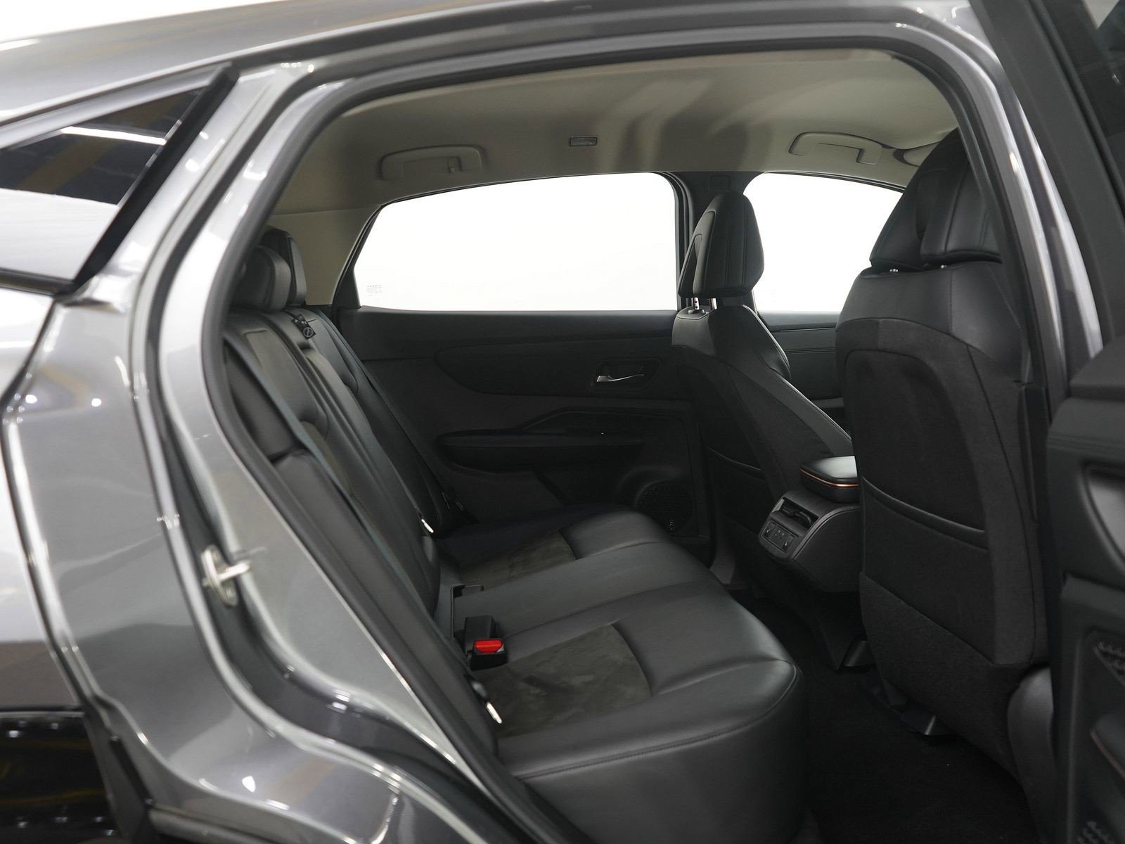 Used 2024 Nissan Ariya AWD image 11