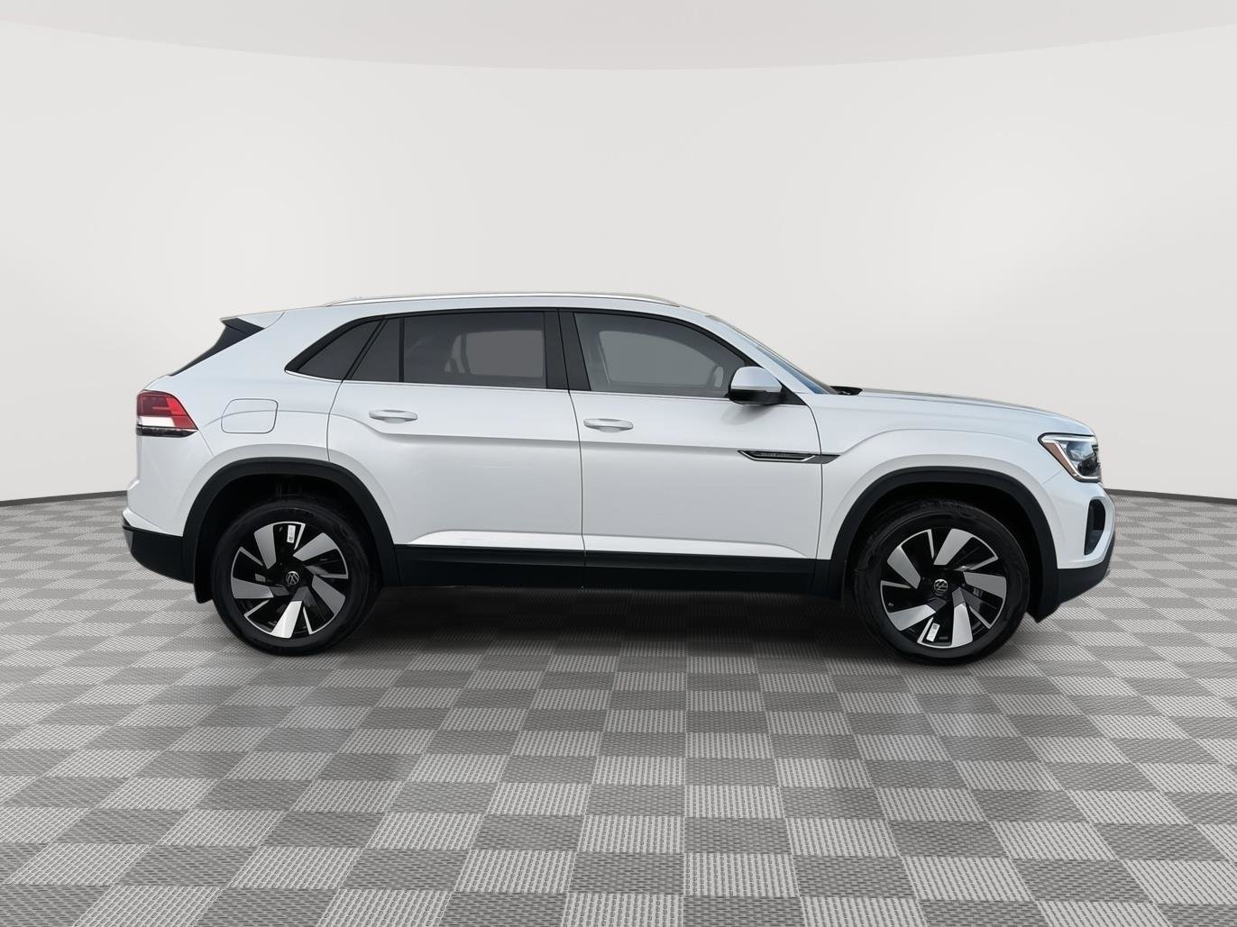 New 2026 Volkswagen Atlas Cross Sport SE image 2