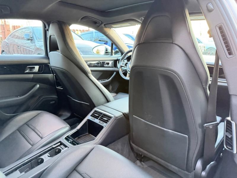 Used 2018 Porsche Panamera 4 w/ Premium Package image 28
