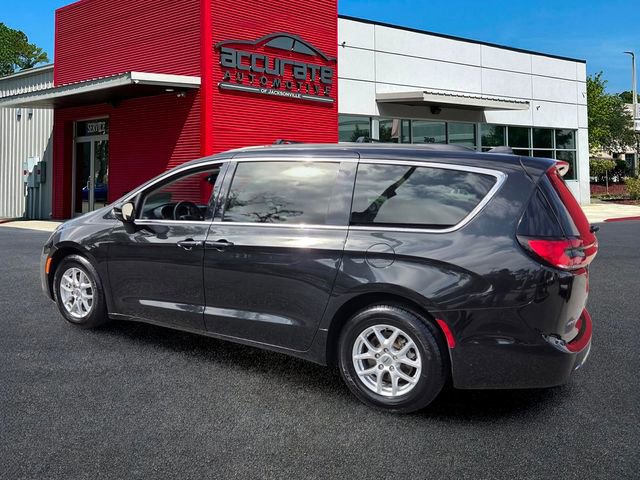 Used 2022 Chrysler Pacifica Touring-L FWD image 3