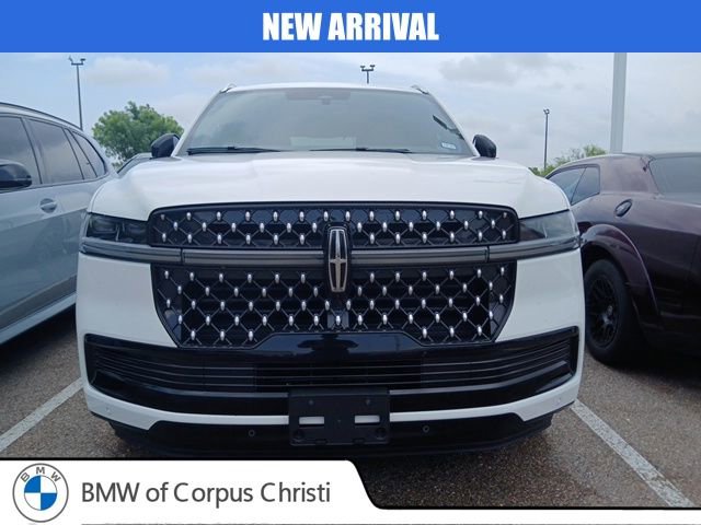 Used 2025 Lincoln Navigator Black Label AWD/4WD image 2
