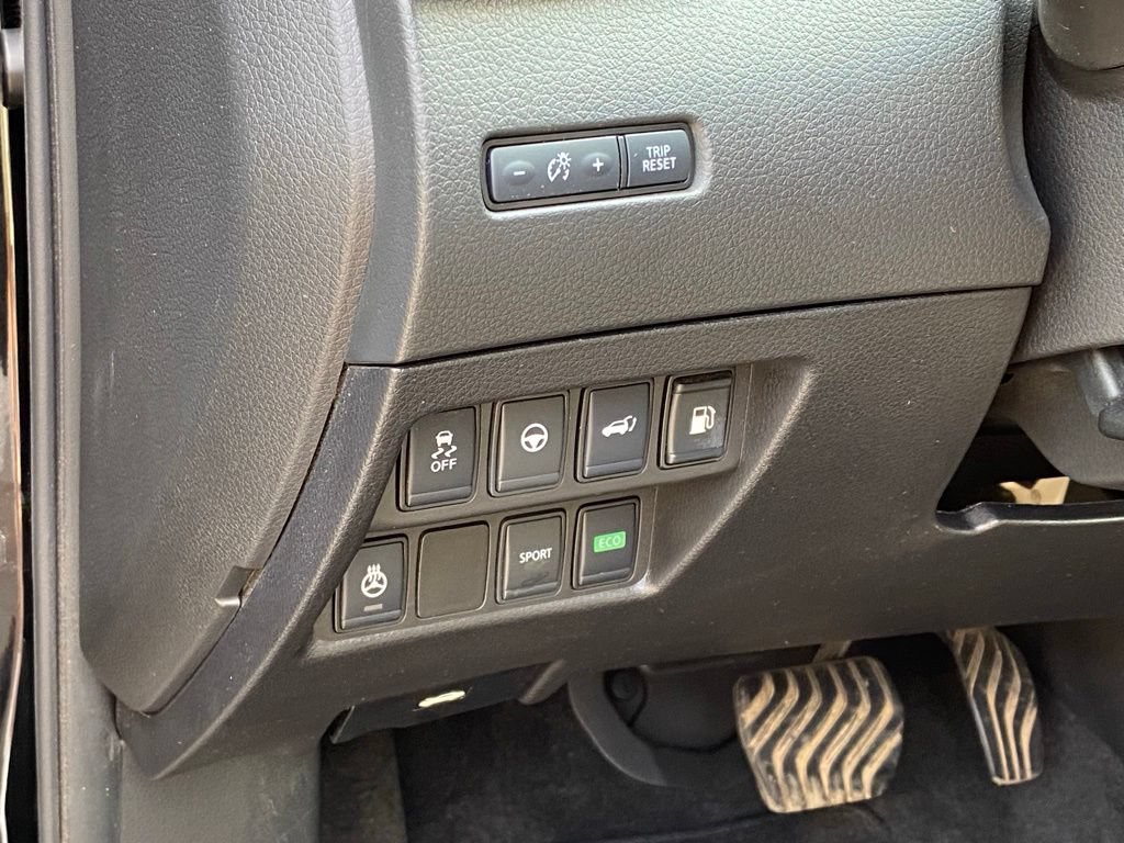 Used 2020 Nissan Rogue SV w/ Premium Package FWD image 12