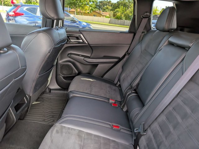 Used 2024 Mitsubishi Outlander SE FWD image 17