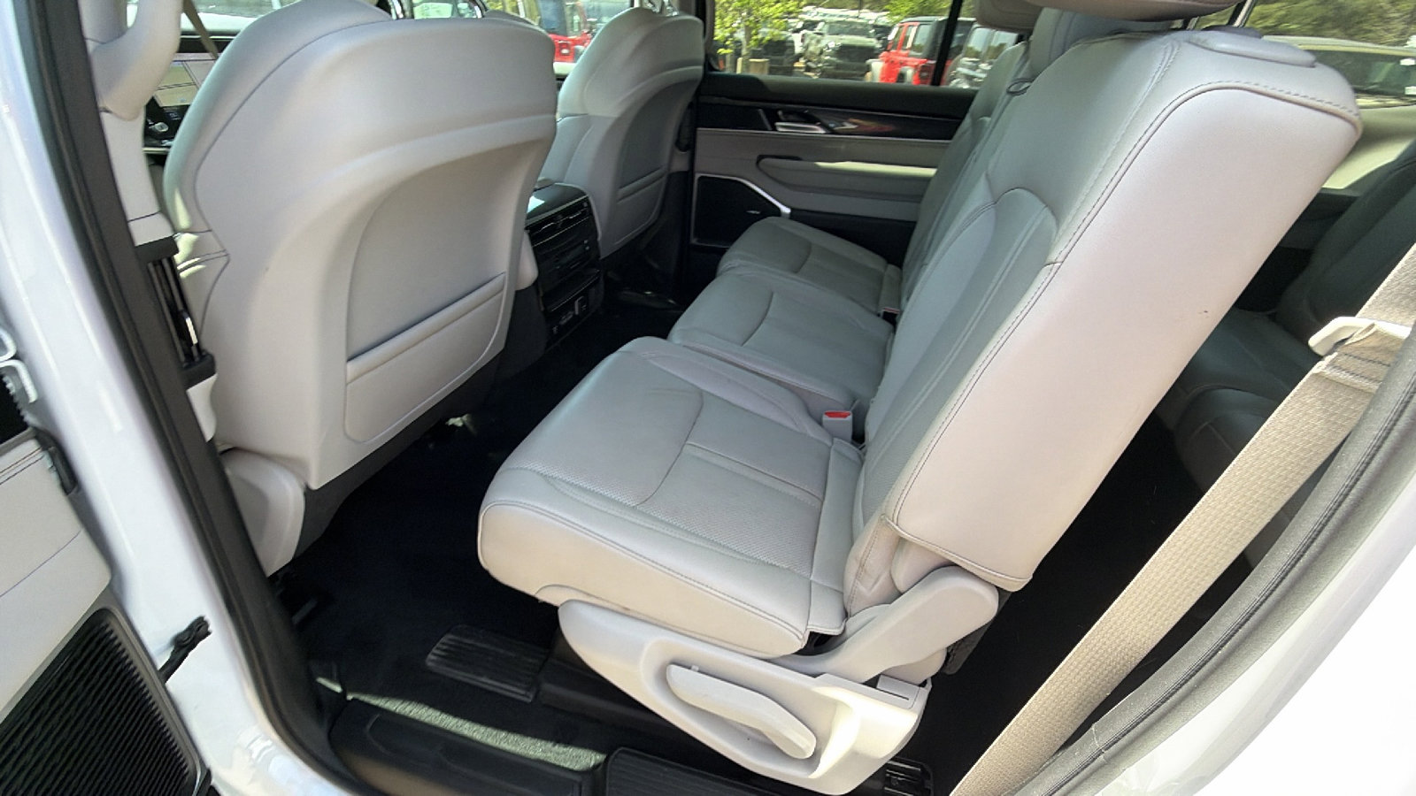 Used 2024 Jeep Wagoneer 4WD image 25