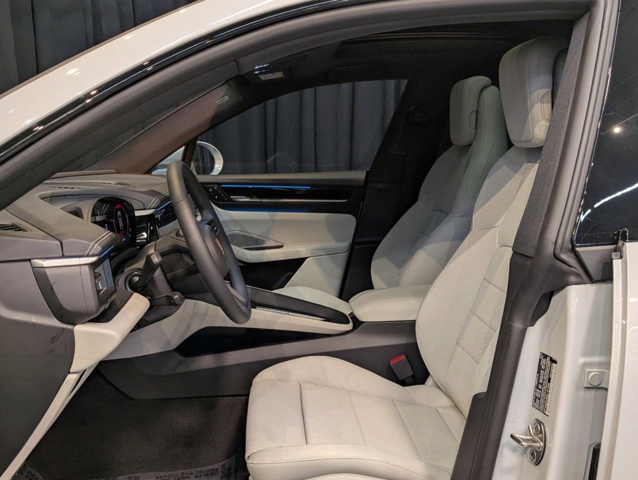 New 2025 Porsche Macan 4S Electric image 5