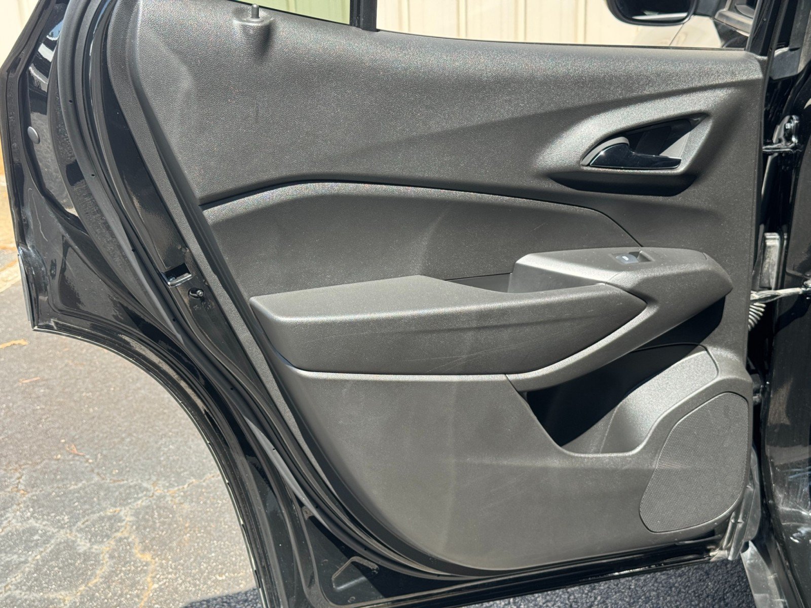 Used 2025 Chevrolet Trax RS FWD image 39
