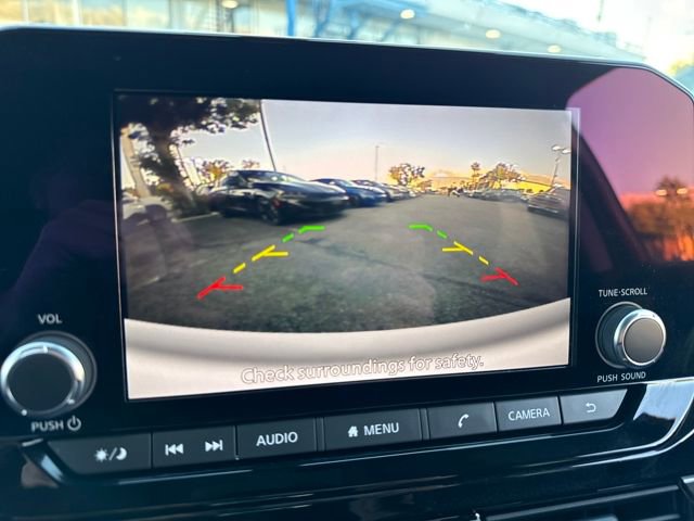 Used 2025 Nissan Pathfinder SV image 19