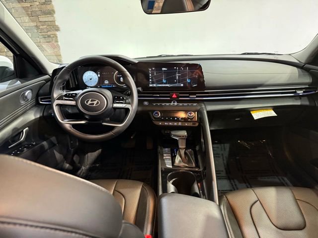 New 2025 Hyundai Elantra Limited image 26