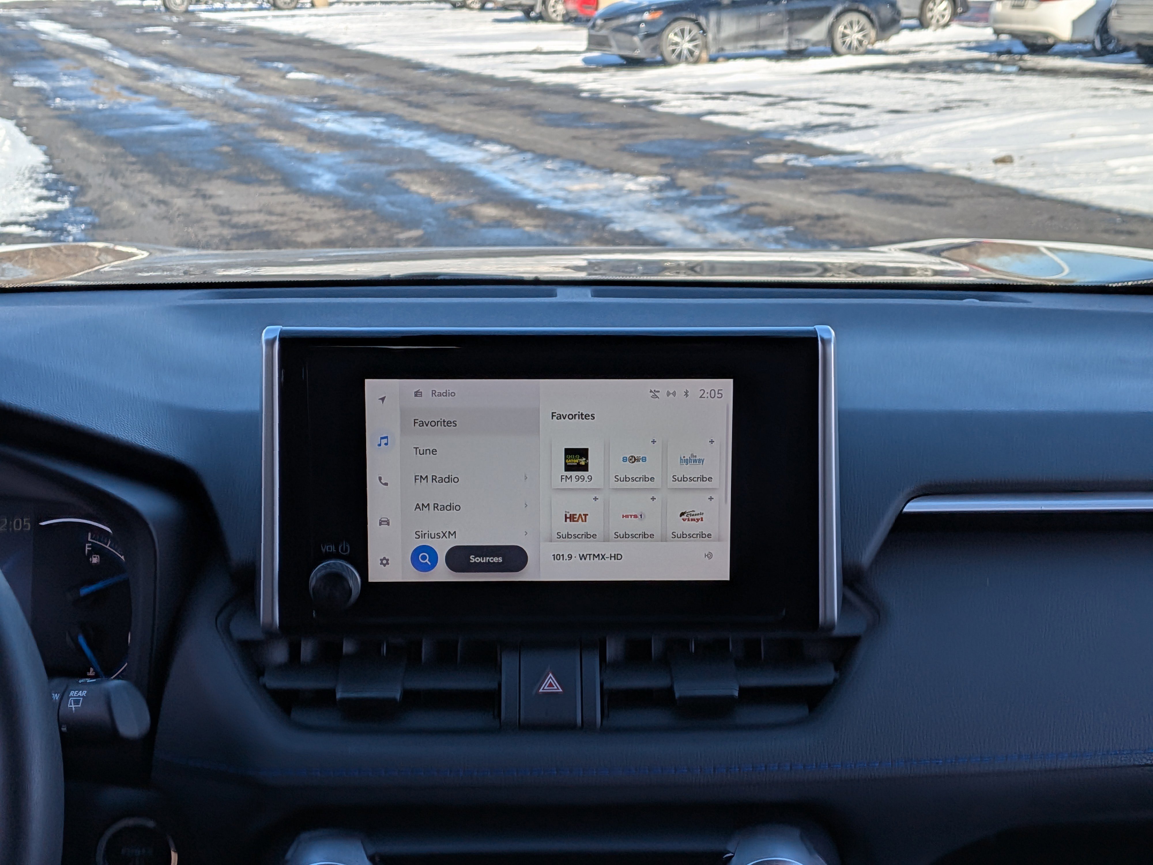 Used 2023 Toyota RAV4 SE image 30