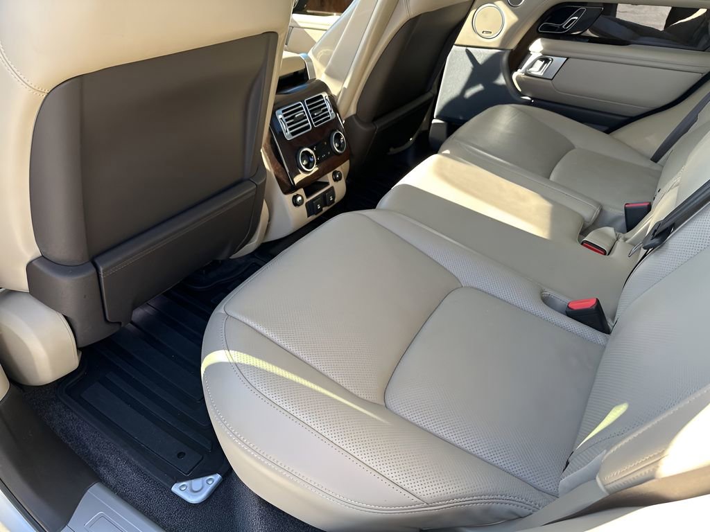 Used 2020 Land Rover Range Rover HSE image 21