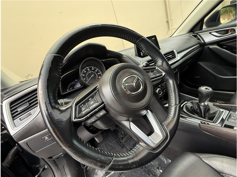 Used 2018 MAZDA MAZDA3 Touring FWD image 9
