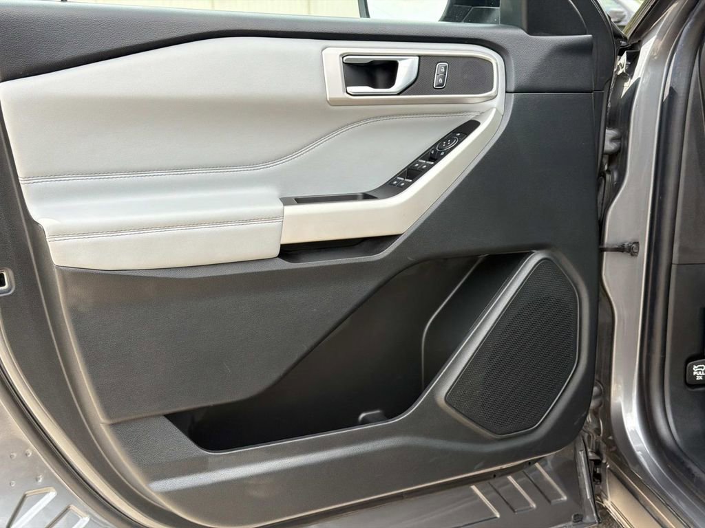 Used 2022 Ford Explorer XLT w/ Equipment Group 202A image 19