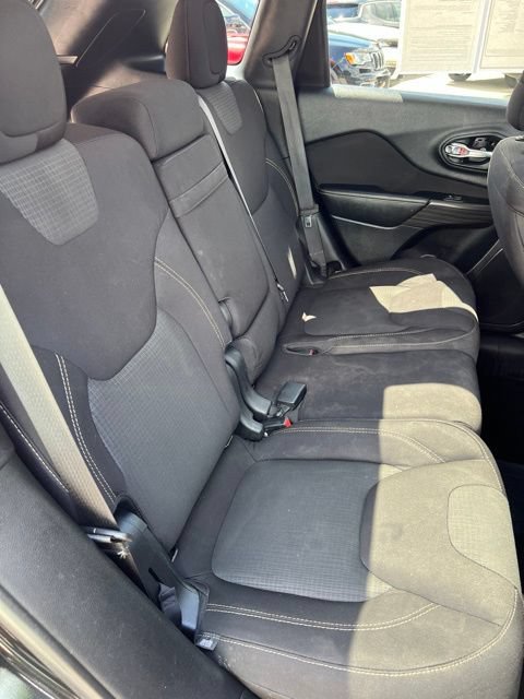 Used 2016 Jeep Cherokee Latitude w/ Comfort/Convenience Group AWD/4WD image 13