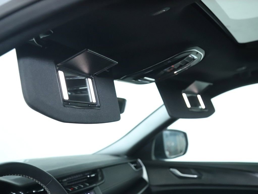 Used 2025 Jeep Grand Cherokee Laredo X image 19