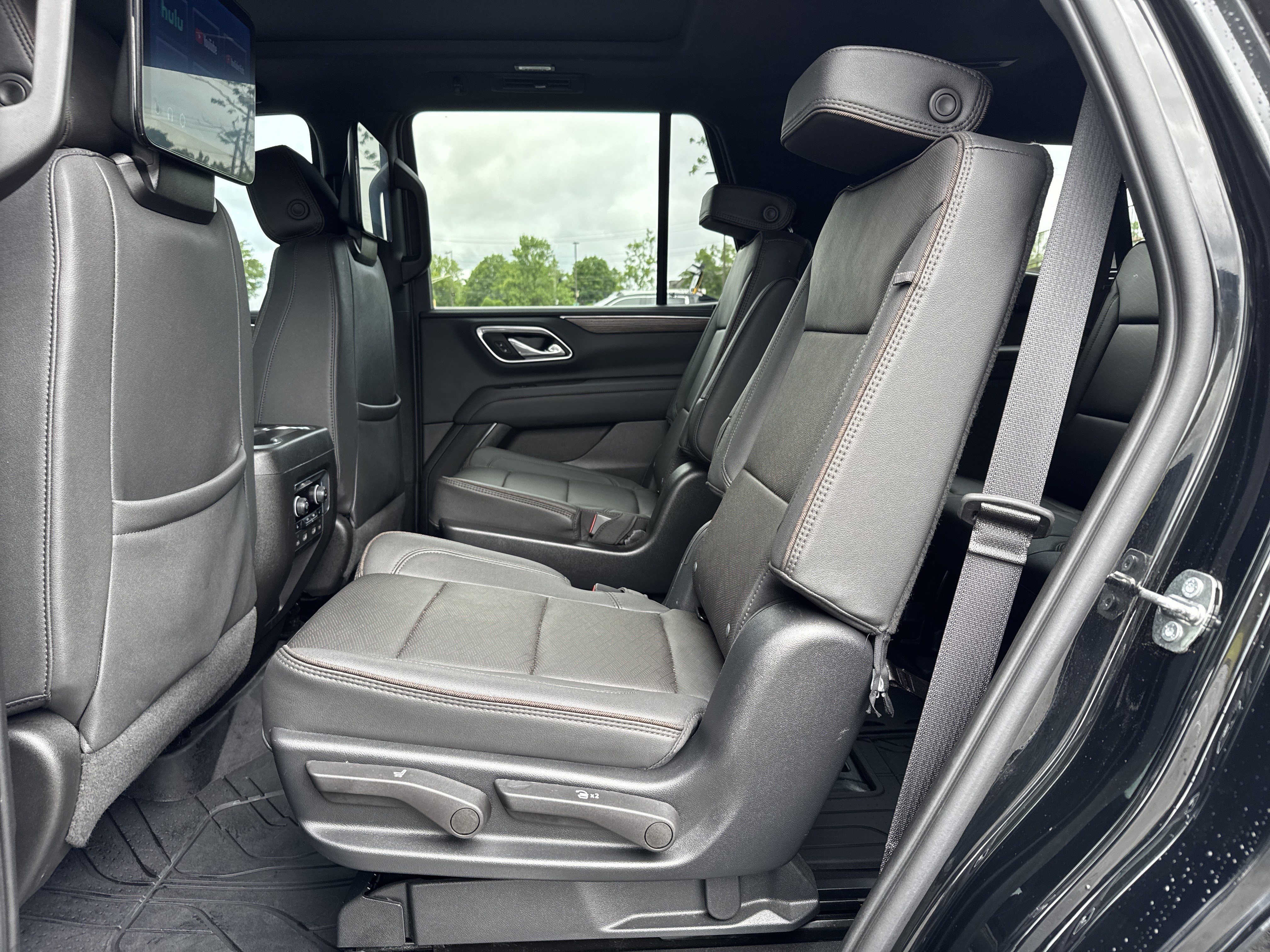 Used 2023 Chevrolet Tahoe High Country w/ Advanced Technology Package AWD/4WD image 36