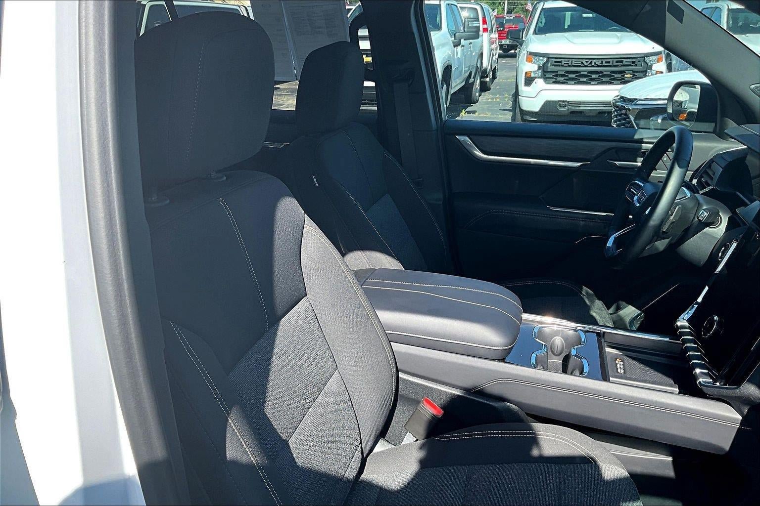 Used 2025 GMC Acadia Elevation AWD/4WD image 7