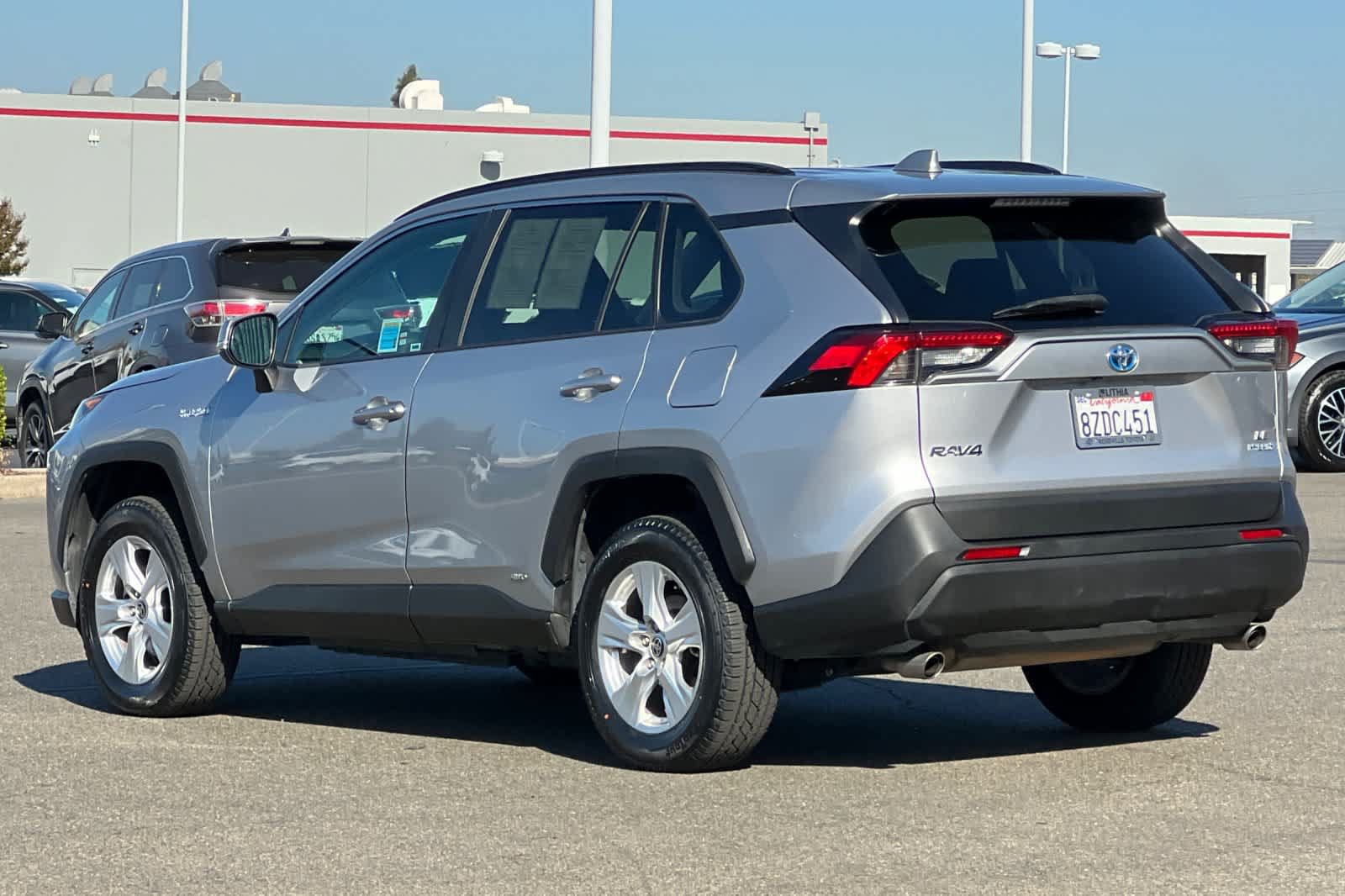 Used 2021 Toyota RAV4 LE AWD/4WD image 7