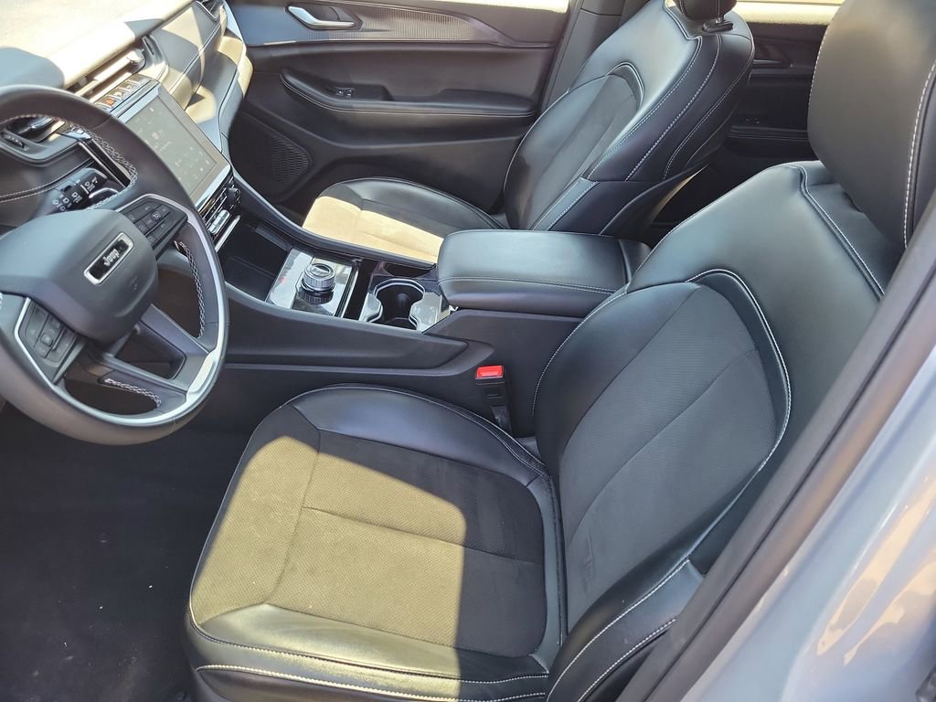 Used 2023 Jeep Grand Cherokee Altitude image 23