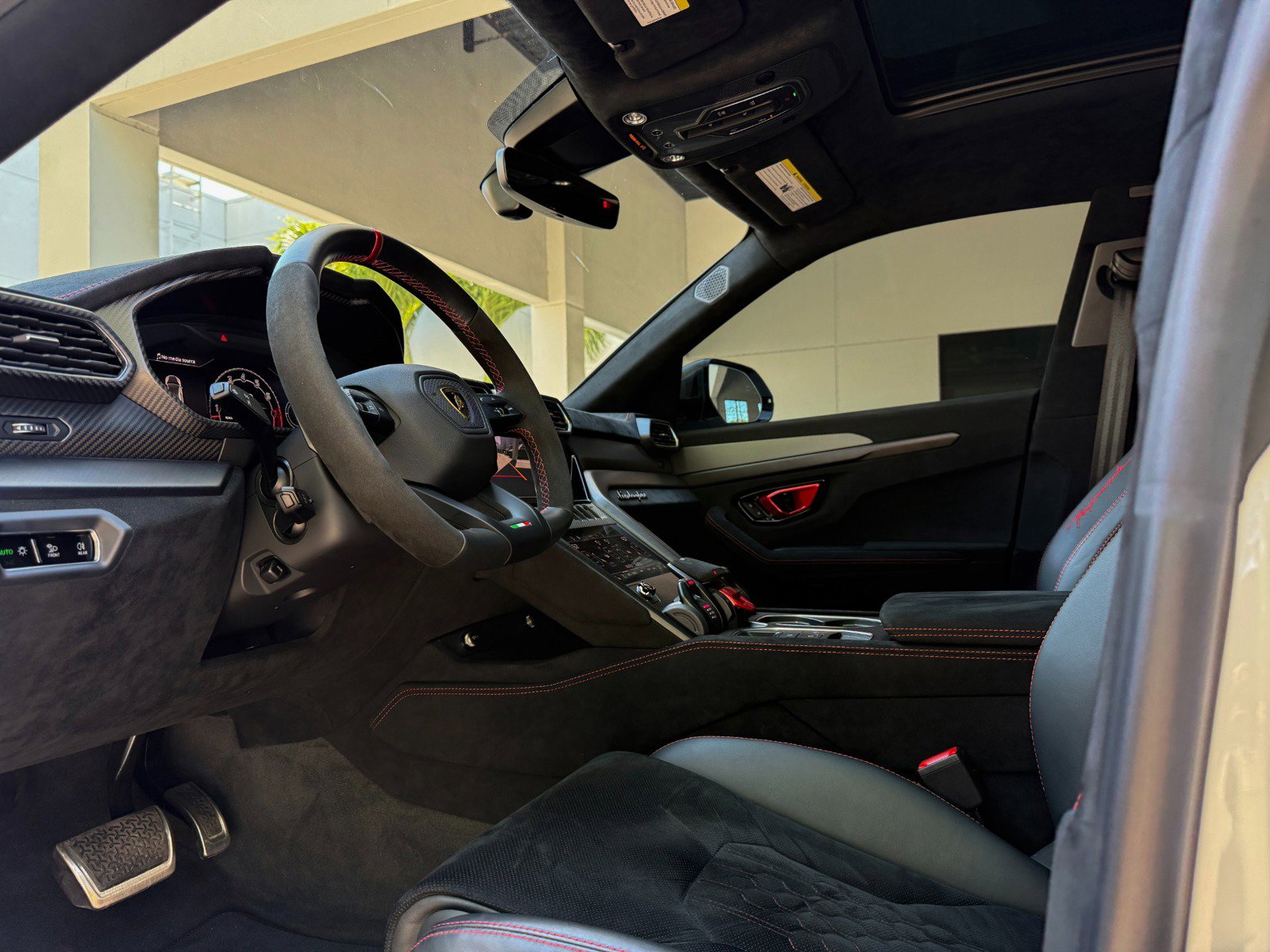 Used 2023 Lamborghini Urus Performante AWD/4WD image 31