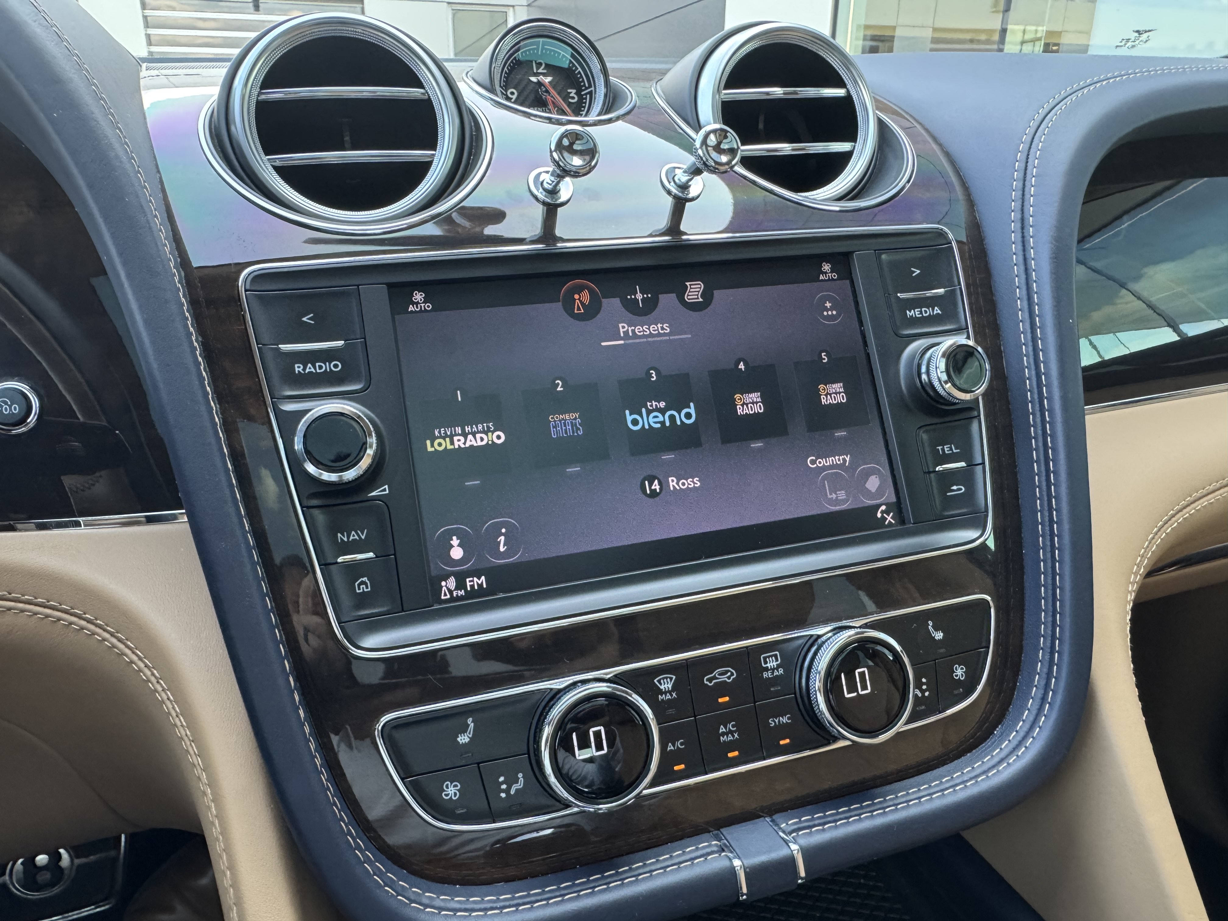Used 2019 Bentley Bentayga AWD/4WD image 19