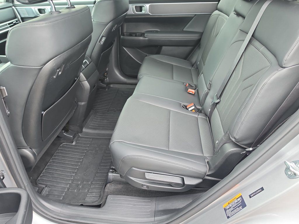 Used 2025 Hyundai Santa Fe SEL FWD image 17