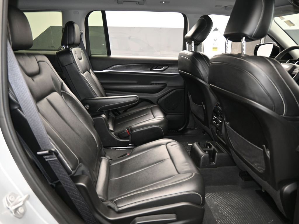 Used 2023 Jeep Grand Cherokee L Limited image 41