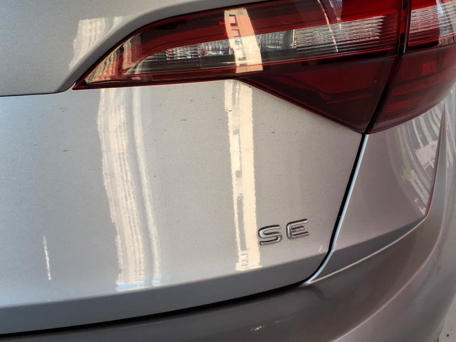 Used 2023 Volkswagen Jetta SE w/ Panoramic Sunroof Package FWD image 8