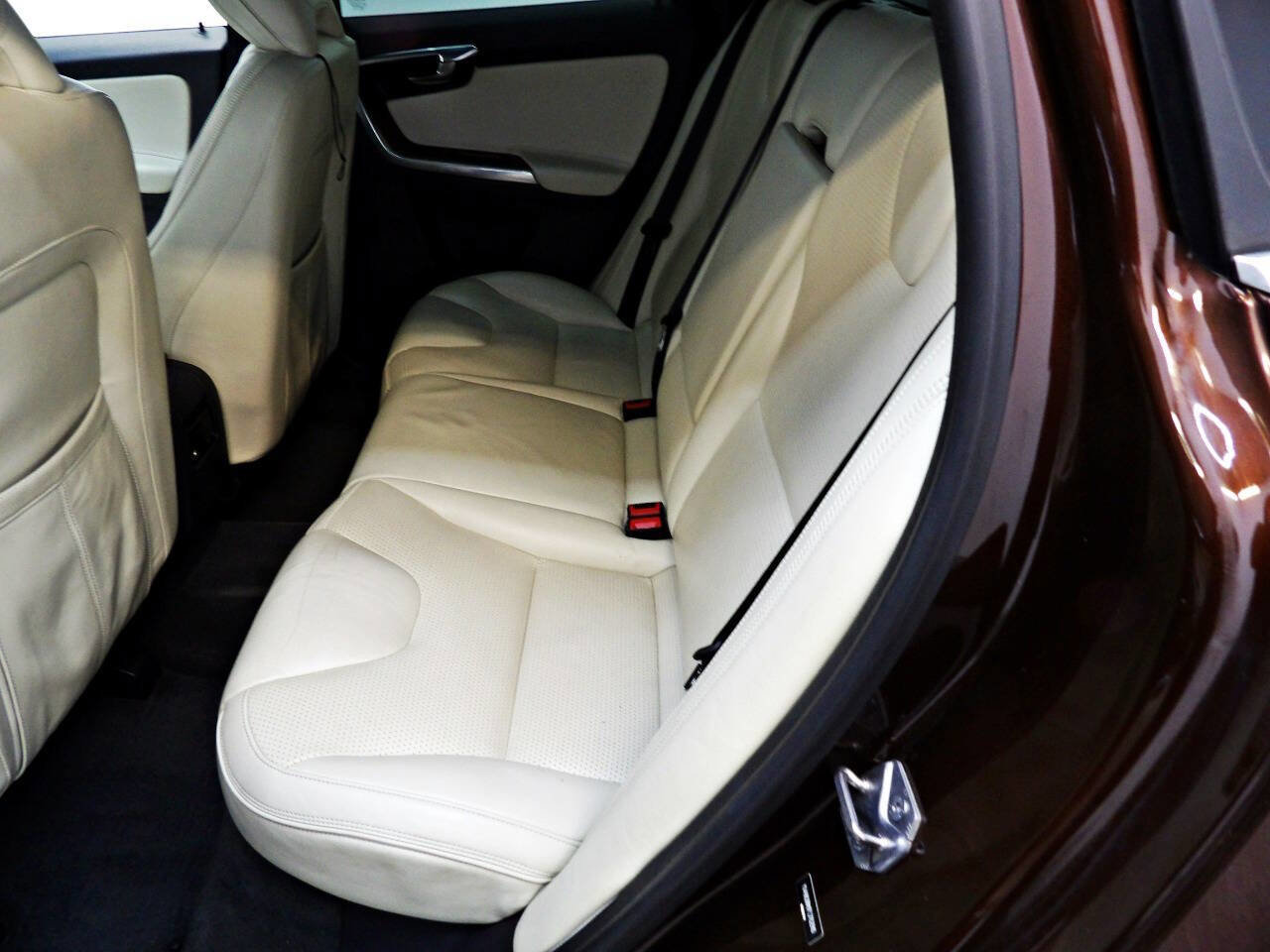 Used 2015 Volvo XC60 T6 Platinum w/ Inscription Package image 10