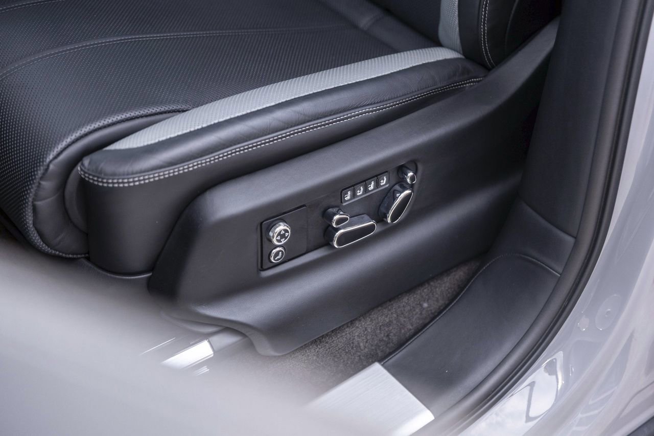 Used 2025 Bentley Bentayga AWD/4WD image 20