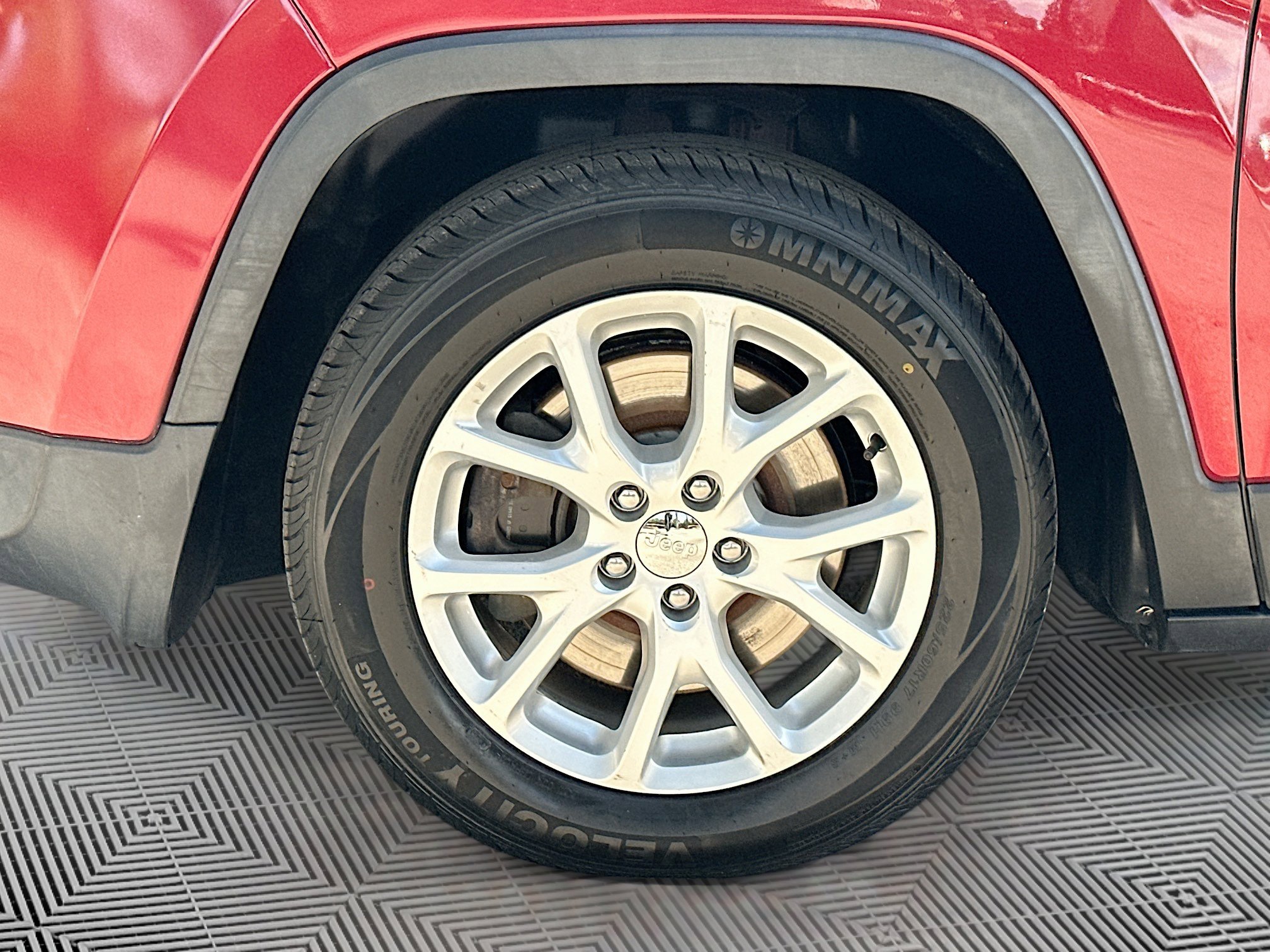 Used 2017 Jeep Cherokee Latitude image 37