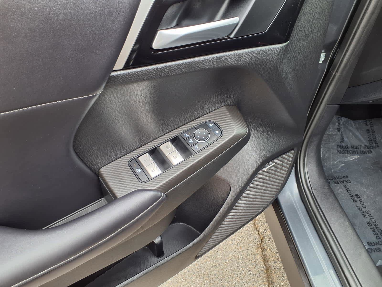 Used 2025 Mitsubishi Outlander SE FWD image 17