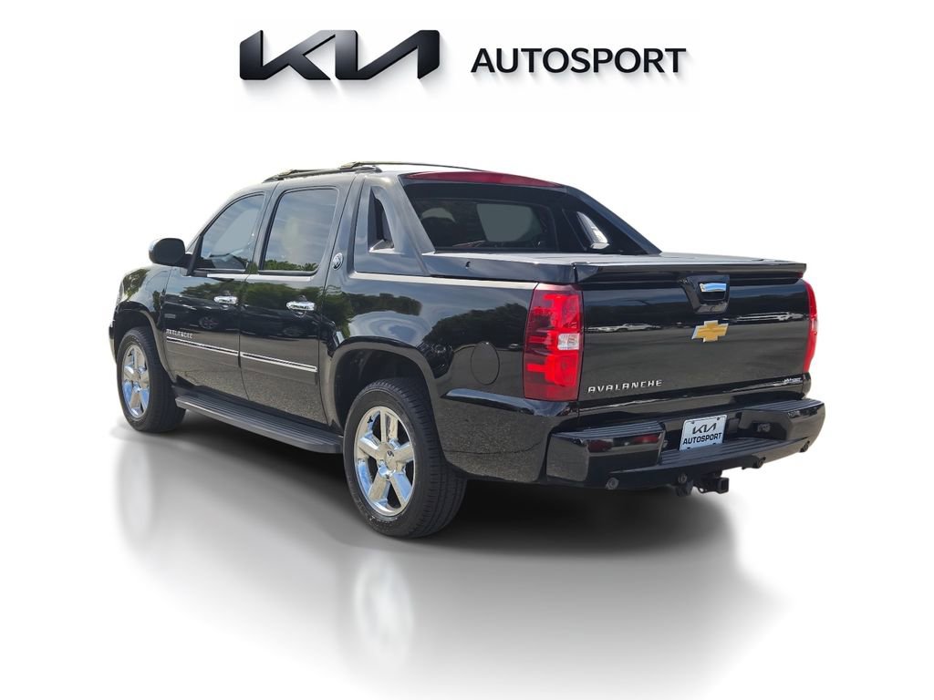 Used 2013 Chevrolet Avalanche LTZ image 10