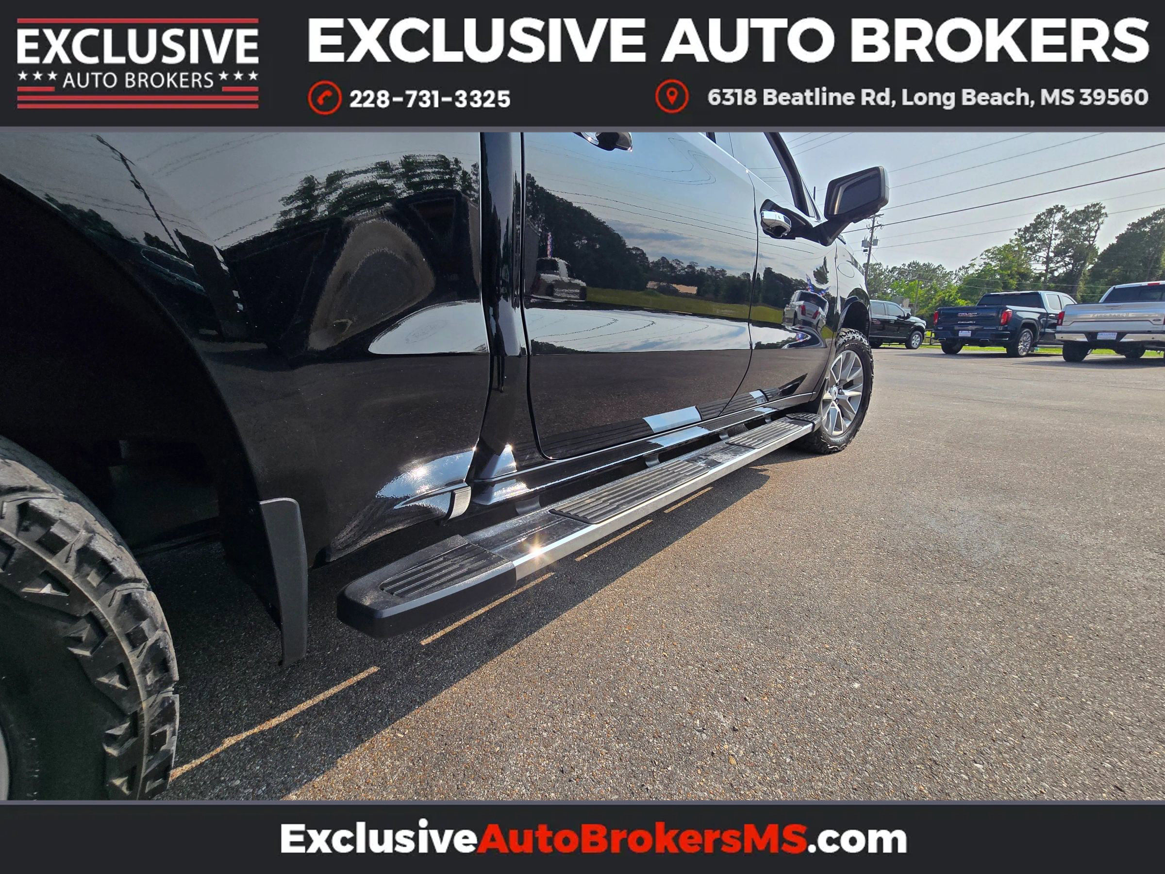 Used 2022 Chevrolet Silverado 1500 High Country w/ Technology Package image 9