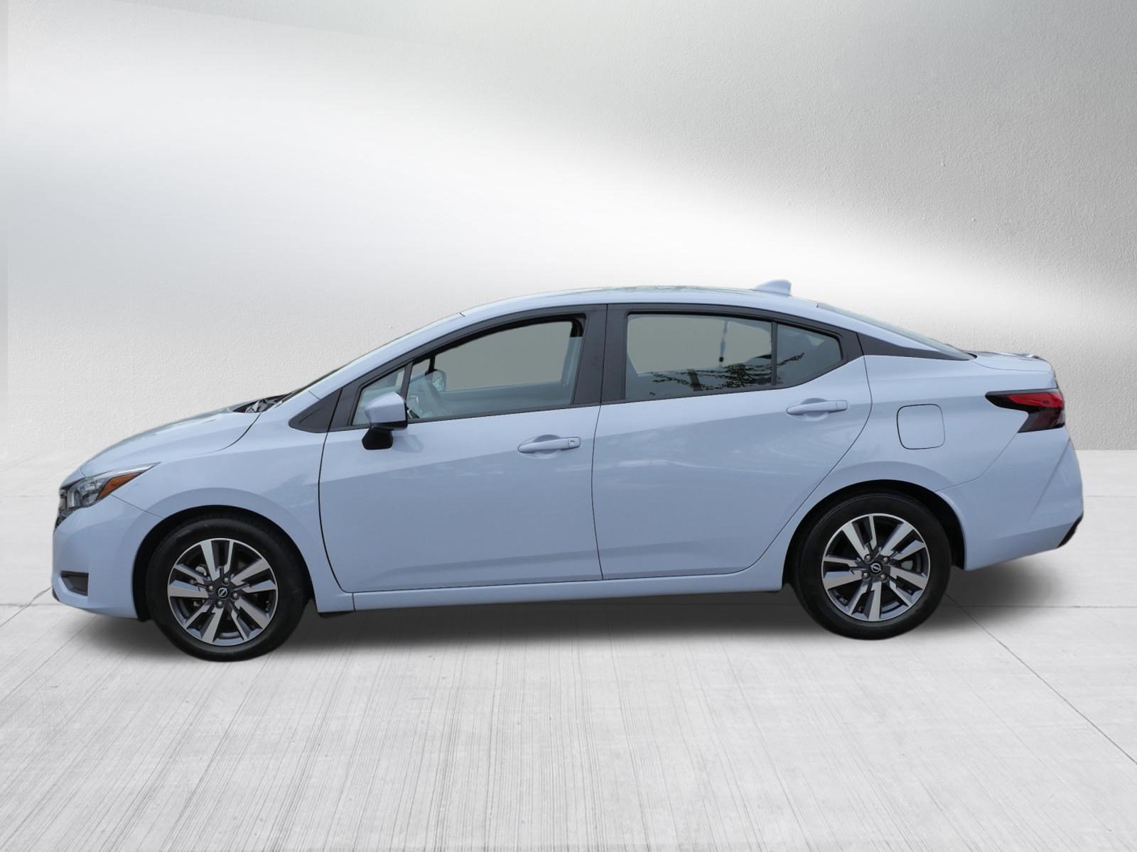 Used 2025 Nissan Versa SV FWD image 4