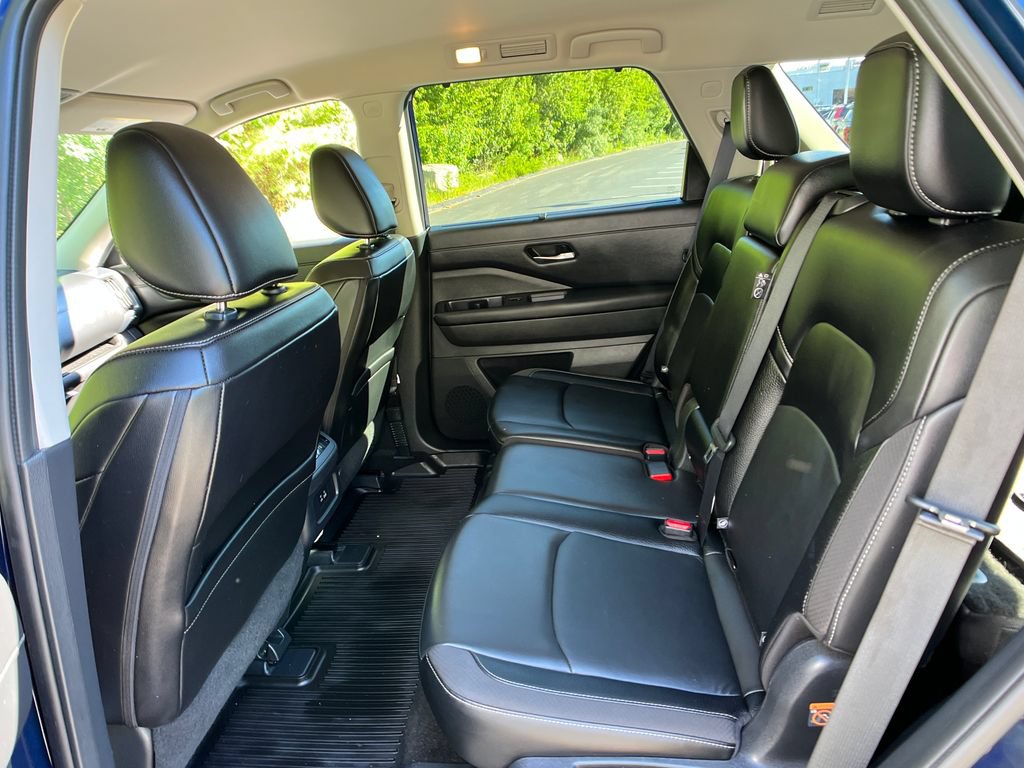 Used 2024 Nissan Pathfinder SL AWD/4WD image 21