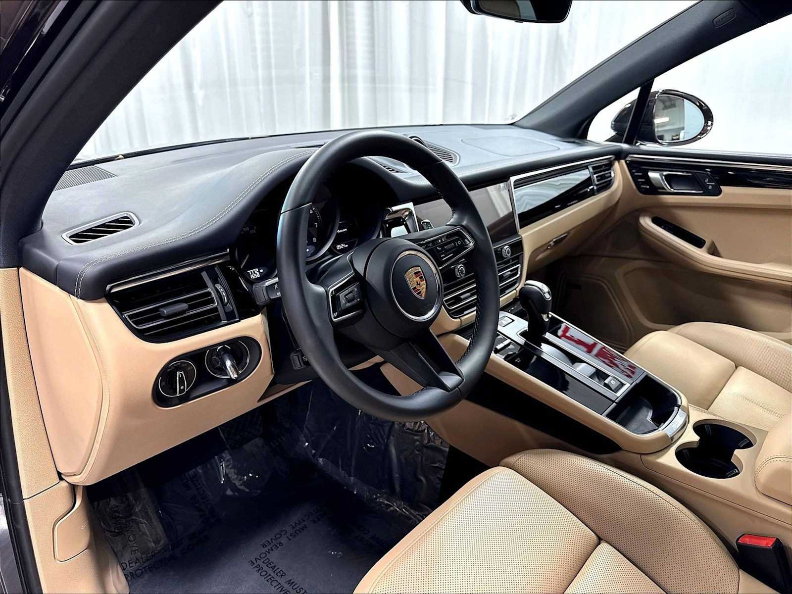 Used 2026 Porsche Macan AWD/4WD image 7