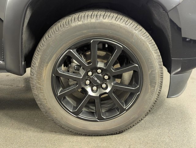 Used 2022 GMC Canyon Denali w/ Denali Black Edition Package image 11