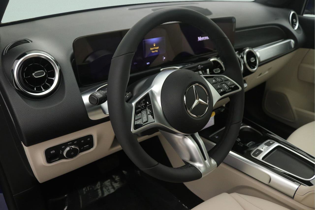 New 2026 Mercedes-Benz GLB 250 image 4